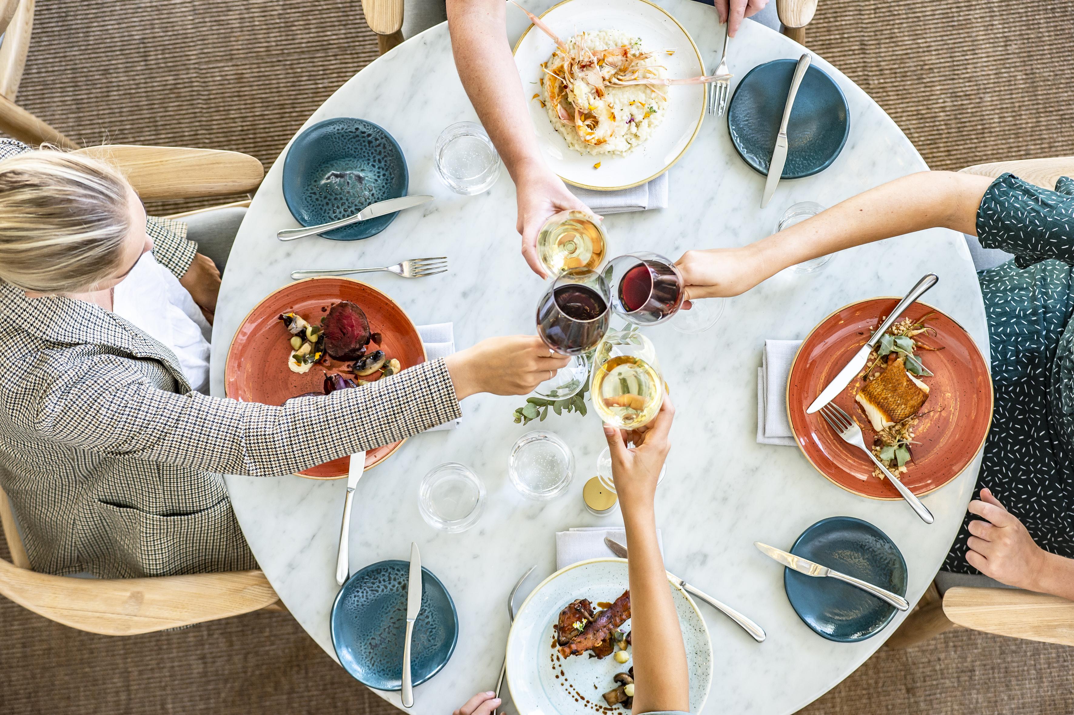 فندق بولمان كي غراند ميناء سيدني المظهر الخارجي الصورة A meal at the restaurant