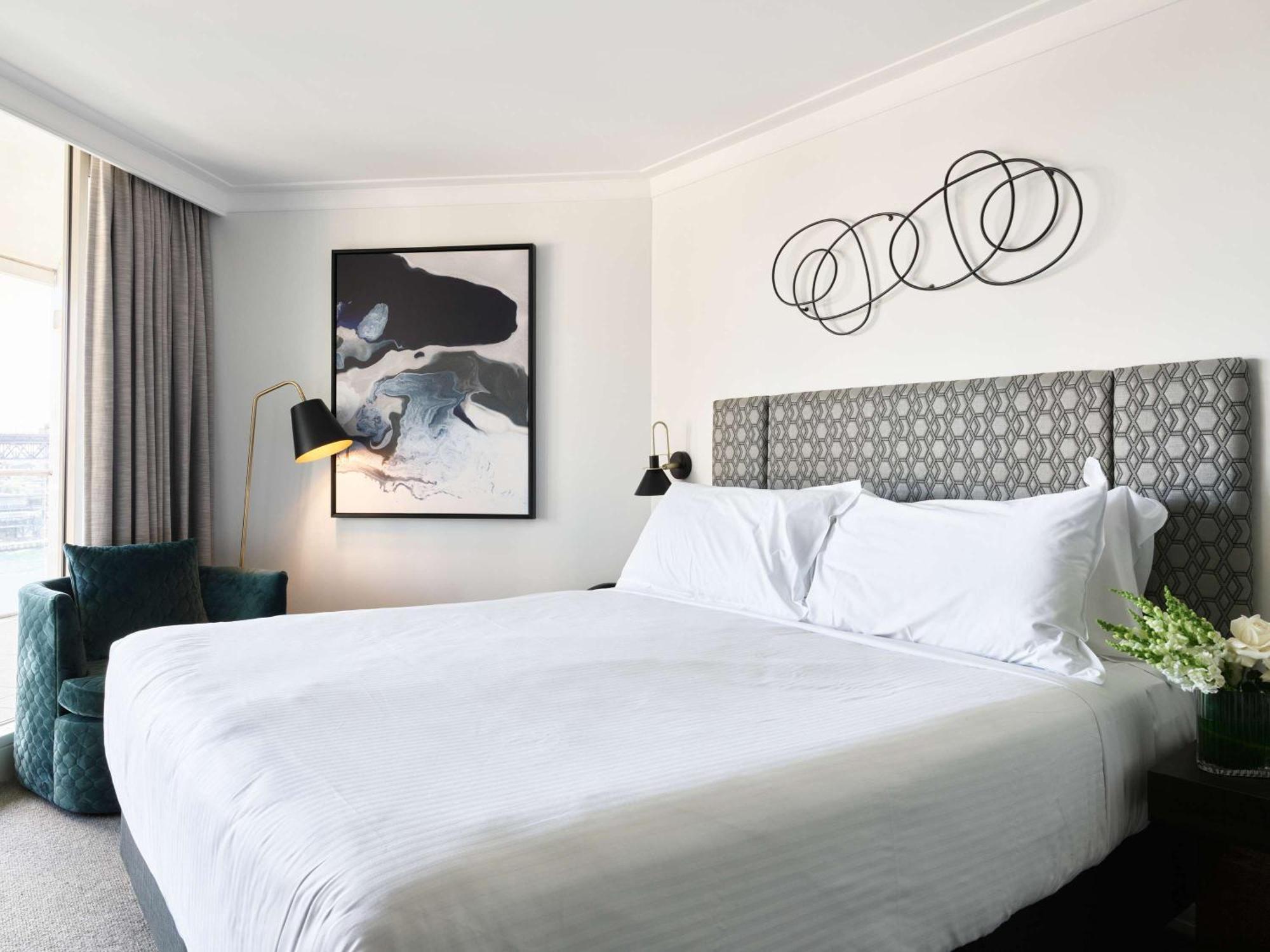 فندق بولمان كي غراند ميناء سيدني المظهر الخارجي الصورة A bedroom at the hotel